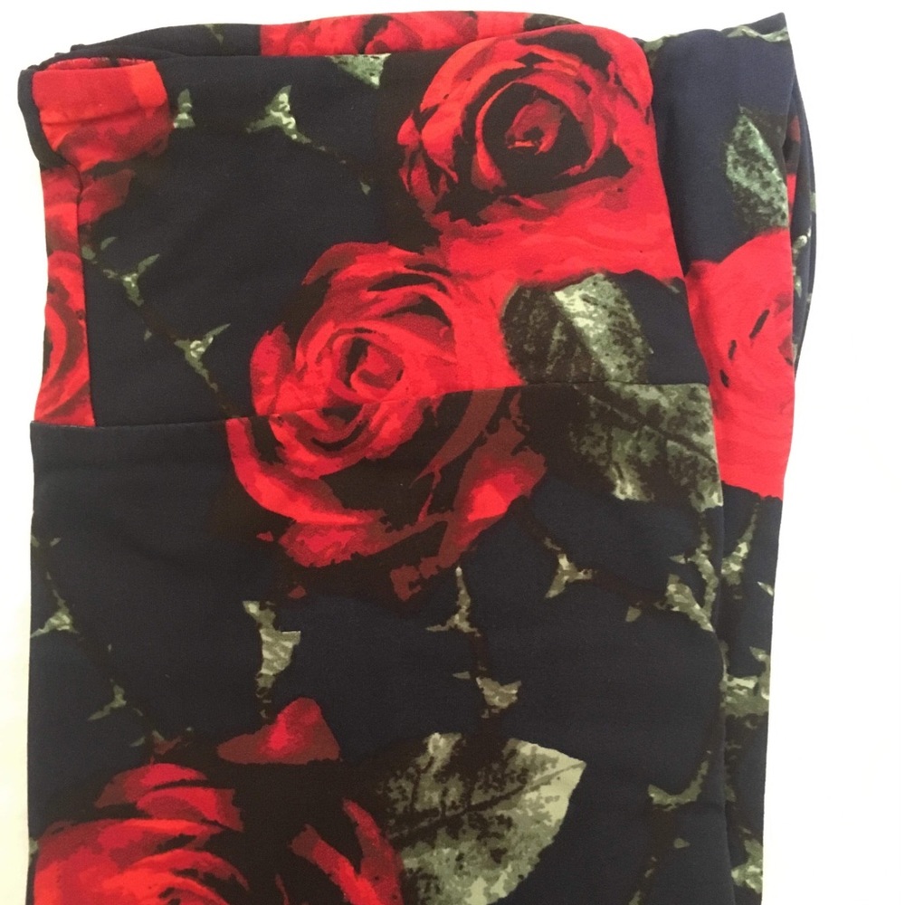Lularoe TC Happy Heart Leggings, 🌹 Red roses 🌹